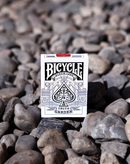 Bicycle_Truth_Garden_White_04_Playing_Cards