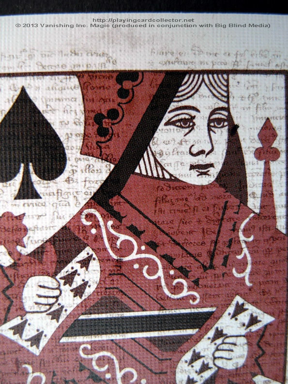 Discoverie-Deck-Queen-details