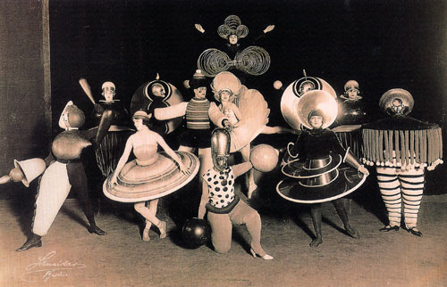 Costumes_by_Oskar_Schlemmer_Triadic_Ballet